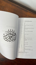 Load image into Gallery viewer, Fortress of a Muslim: Invocations from the Quran and Sunnah